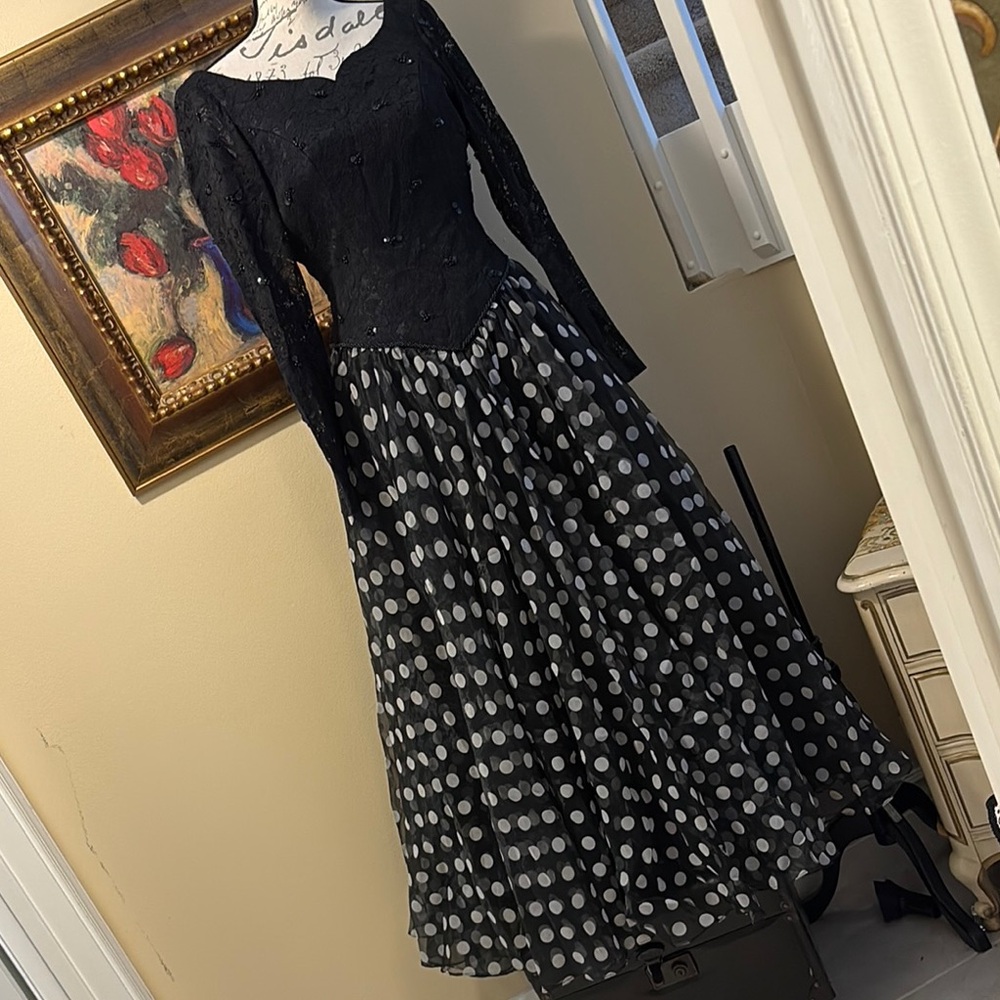 Elegant Lace bodice low back zip long sleeve 3-layered skirting, tulle gown